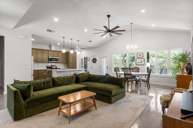 54 Acacia DR, Wimberley, TX 78676
