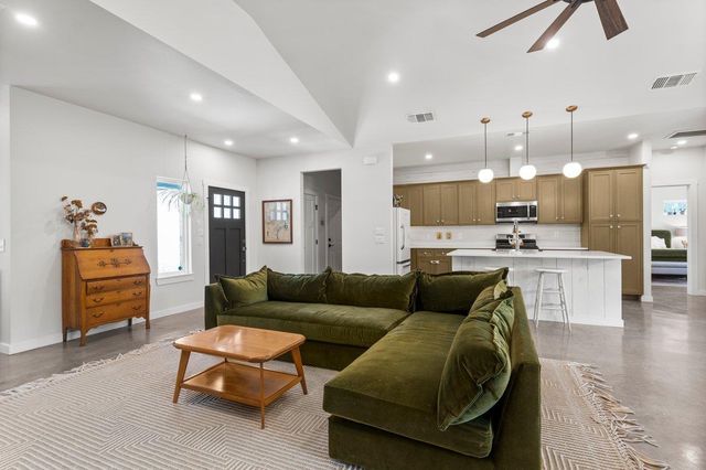 54 Acacia DR, Wimberley, TX 78676