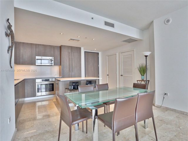 88 SW 7th St 3805, Miami, FL 33130