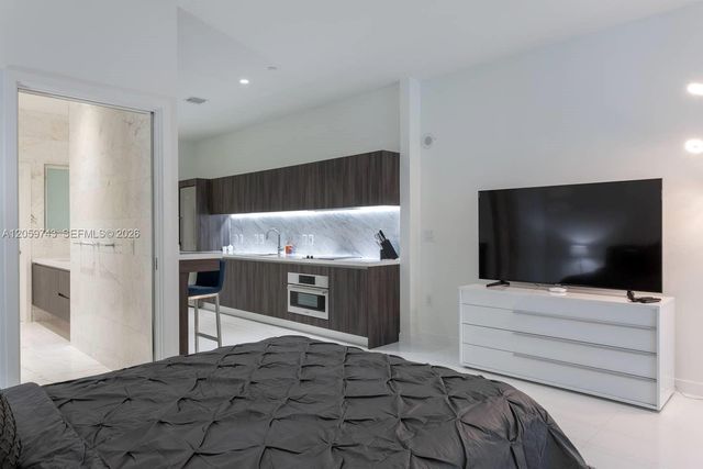 851 NE 1st Avenue 503, Miami, FL 33132