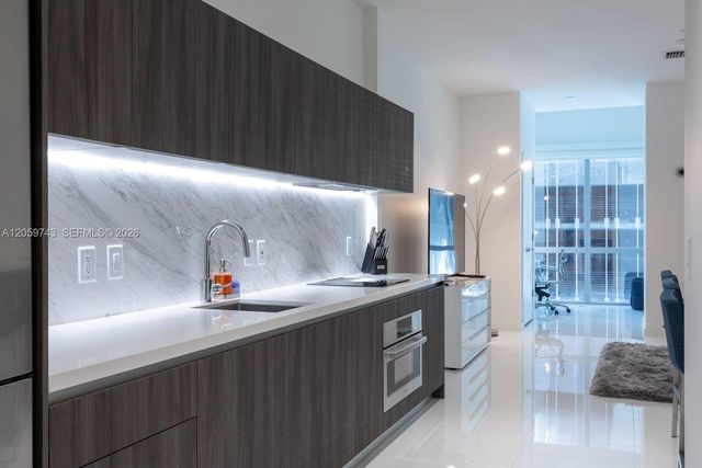851 NE 1st Avenue 503, Miami, FL 33132