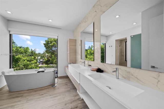 4740 Alton Rd, Miami Beach, FL 33140