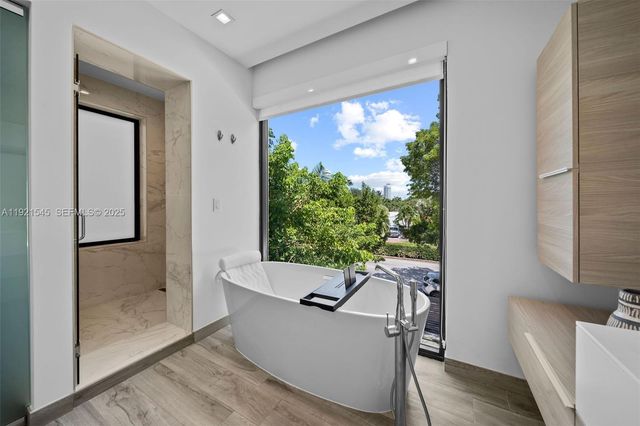 4740 Alton Rd, Miami Beach, FL 33140