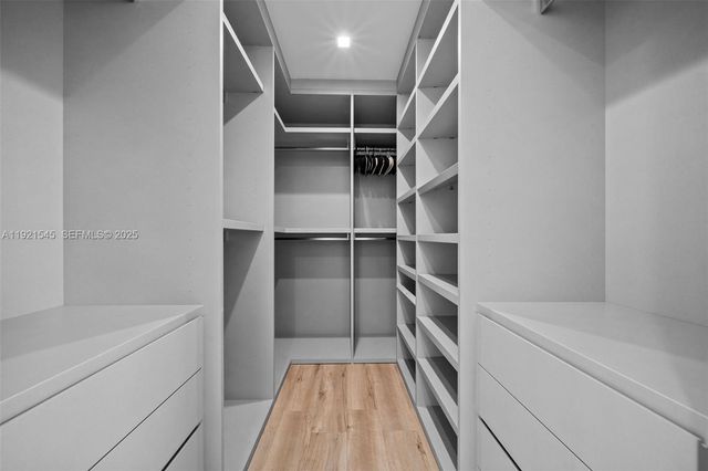 4740 Alton Rd, Miami Beach, FL 33140