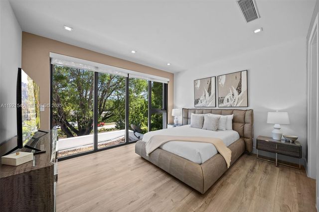 4740 Alton Rd, Miami Beach, FL 33140