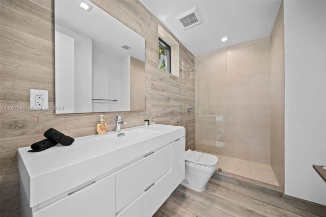 4740 Alton Rd, Miami Beach, FL 33140