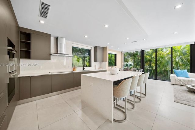 4740 Alton Rd, Miami Beach, FL 33140