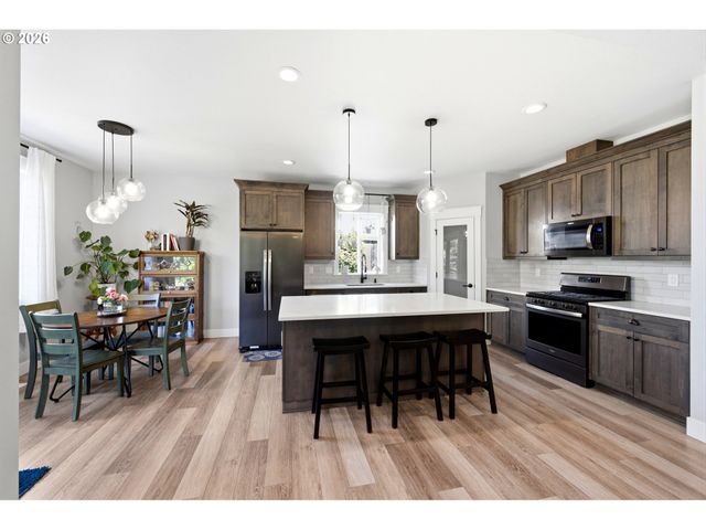 2846 Nw GEHLAR Rd, Salem, OR 97304