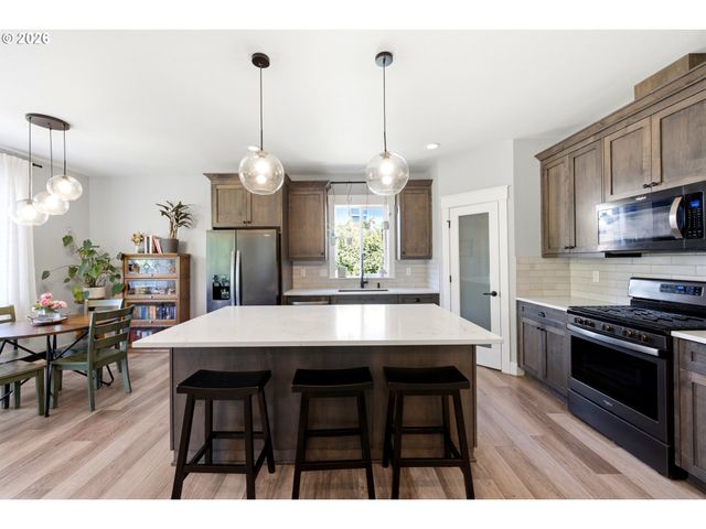 2846 Nw GEHLAR Rd, Salem, OR 97304