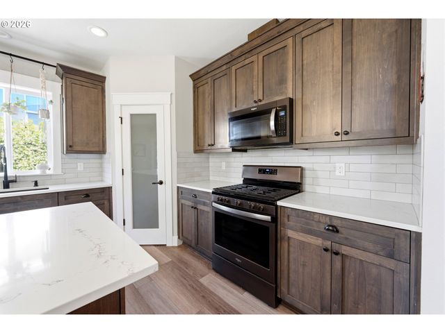 2846 Nw GEHLAR Rd, Salem, OR 97304