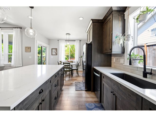 2846 Nw GEHLAR Rd, Salem, OR 97304