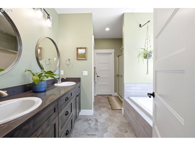 2846 Nw GEHLAR Rd, Salem, OR 97304