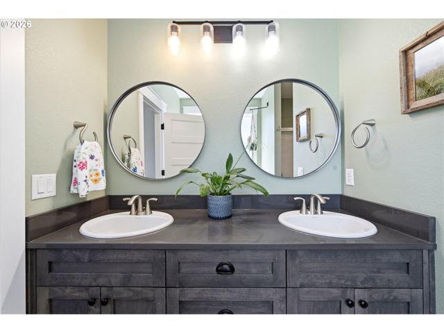 2846 Nw GEHLAR Rd, Salem, OR 97304