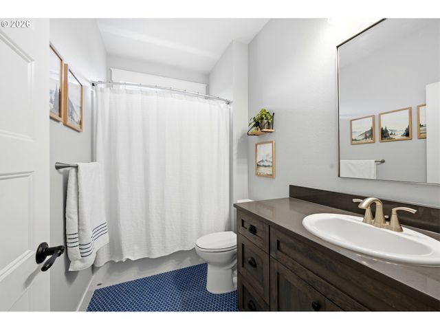 2846 Nw GEHLAR Rd, Salem, OR 97304