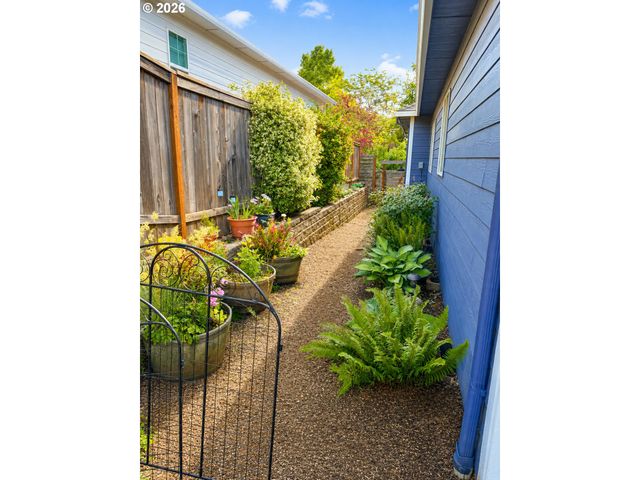 2846 Nw GEHLAR Rd, Salem, OR 97304