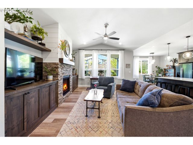 2846 Nw GEHLAR Rd, Salem, OR 97304
