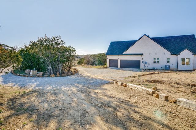 112 Wooded Acres Drive, Mineral Wells, TX 76067