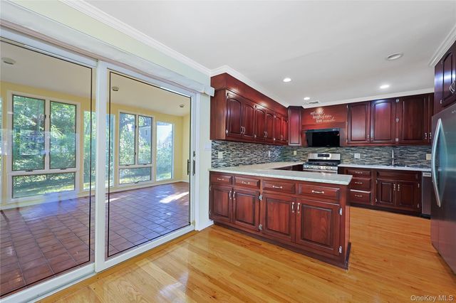 168 Glenmore Street, Williston Park, NY 11596