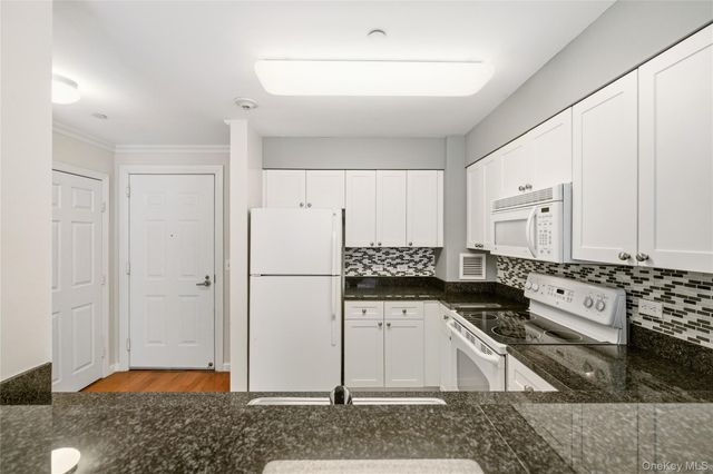 300 Mamaroneck Avenue 323, White Plains, NY 10604