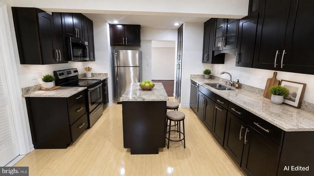 6152 STRASBURG DR, Centreville, VA 20121