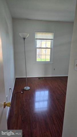 6152 STRASBURG DR, Centreville, VA 20121