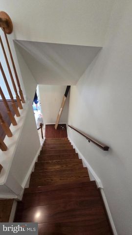 6152 STRASBURG DR, Centreville, VA 20121