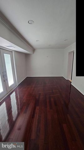 6152 STRASBURG DR, Centreville, VA 20121