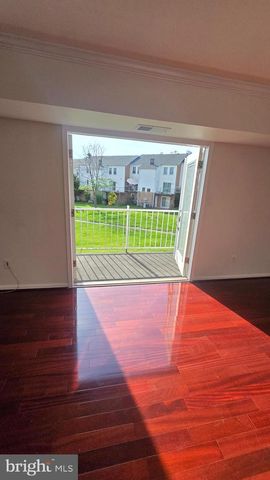 6152 STRASBURG DR, Centreville, VA 20121