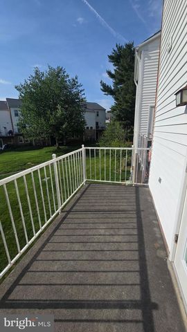 6152 STRASBURG DR, Centreville, VA 20121