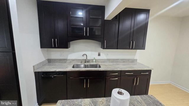 6152 STRASBURG DR, Centreville, VA 20121