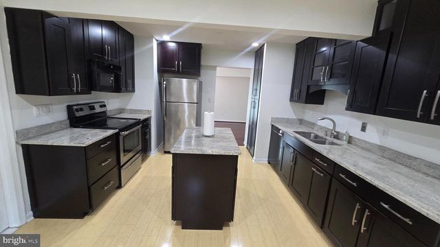 6152 STRASBURG DR, Centreville, VA 20121