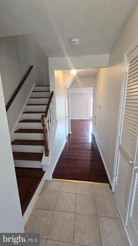 6152 STRASBURG DR, Centreville, VA 20121