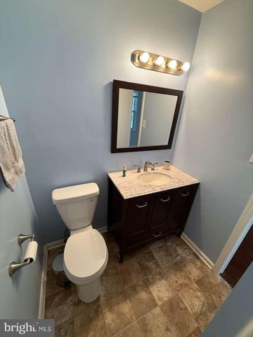 6152 STRASBURG DR, Centreville, VA 20121