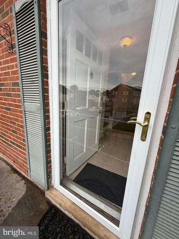 6152 STRASBURG DR, Centreville, VA 20121