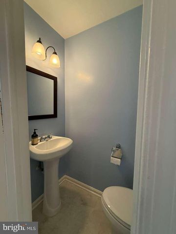 6152 STRASBURG DR, Centreville, VA 20121