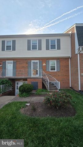 6152 STRASBURG DR, Centreville, VA 20121
