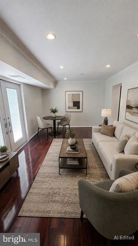 6152 STRASBURG DR, Centreville, VA 20121