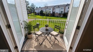 6152 STRASBURG DR, Centreville, VA 20121