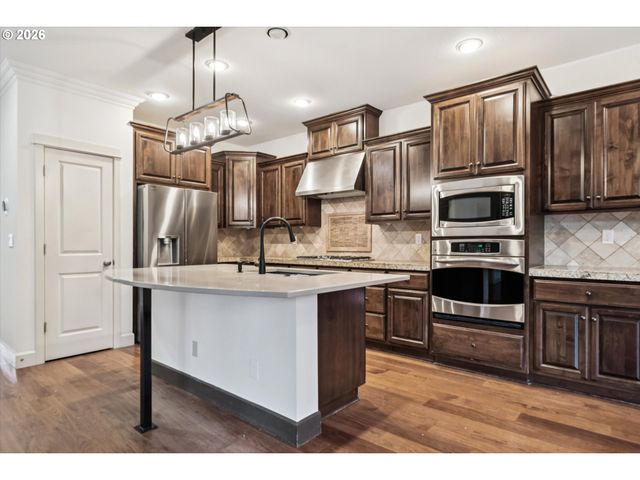 9975 Sw LEDGESTONE Ct, Beaverton, OR 97007