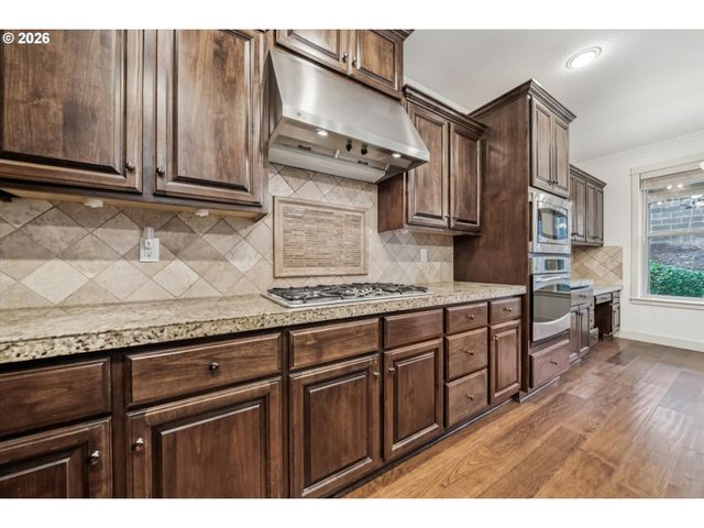 9975 Sw LEDGESTONE Ct, Beaverton, OR 97007