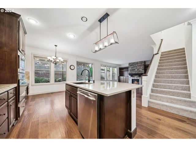 9975 Sw LEDGESTONE Ct, Beaverton, OR 97007