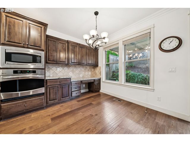 9975 Sw LEDGESTONE Ct, Beaverton, OR 97007