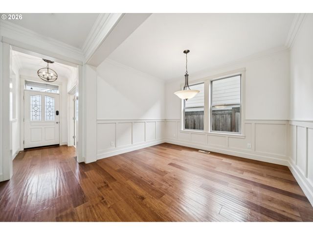 9975 Sw LEDGESTONE Ct, Beaverton, OR 97007