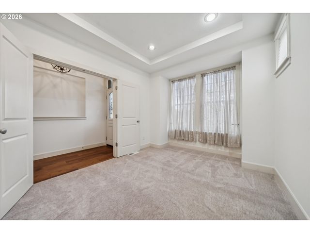 9975 Sw LEDGESTONE Ct, Beaverton, OR 97007