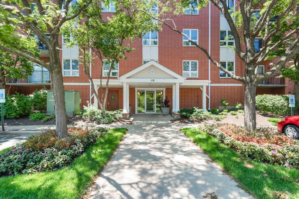 110 N Milwaukee Avenue 303, Wheeling, IL 60090