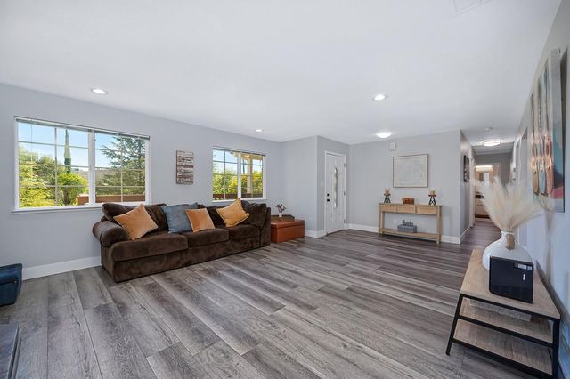 3940 Los Santos Dr, Cameron Park, CA 95682
