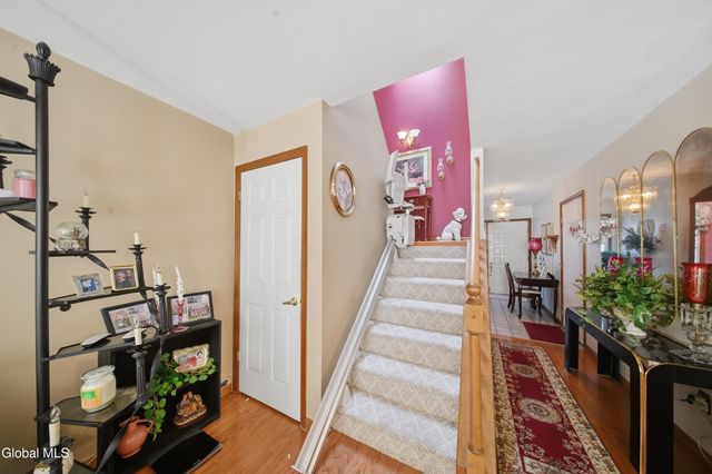 11 Bridgewood Lane, Watervliet, NY 12189