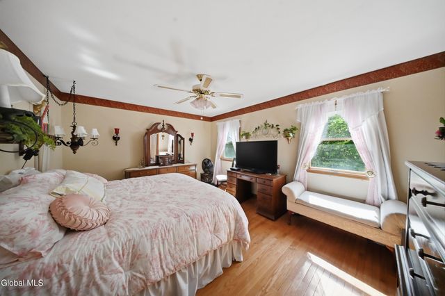 11 Bridgewood Lane, Watervliet, NY 12189