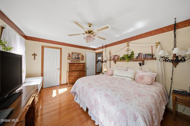 11 Bridgewood Lane, Watervliet, NY 12189