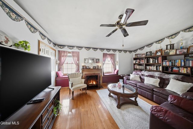 11 Bridgewood Lane, Watervliet, NY 12189